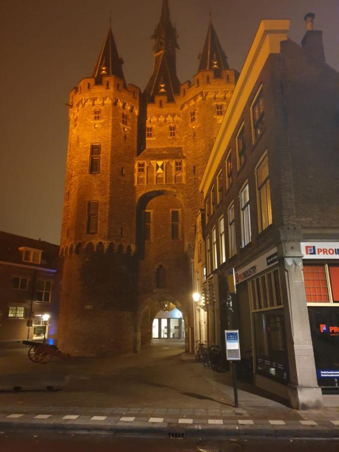 Bij De Sassenpoort 3*